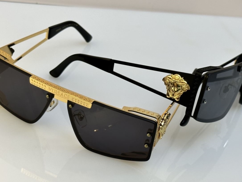 VERSACE